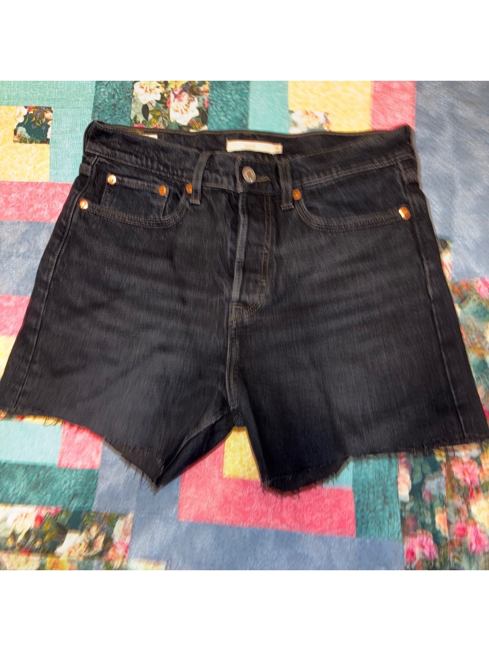 Levi's Wedgie Fit Black Denim Shorts Woman’s Size 28 Summer Denim